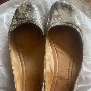 Frye Carson Ballet Flat size 8.5 cracked silver